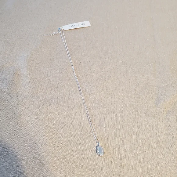 BNWT OAK + FORT Silver Coloured Oval Pendant Necklace - Picture 2 of 7